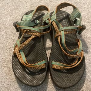 Multi strap Chacos